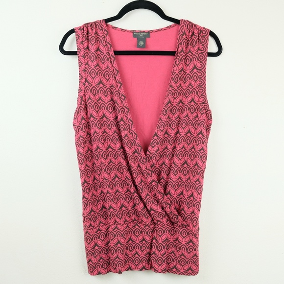 Banana Republic Factory Tops - Banana Republic Pattern Red Stretch V-Neck Top M